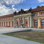 Vorplatz des Filmmuseums Potsdam