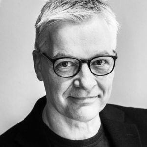 Portraitfoto von Torsten Schöbel, schwarz-weiß